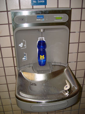 :img Drinking fountain with IR sensor for filling water bottle, 70%,width